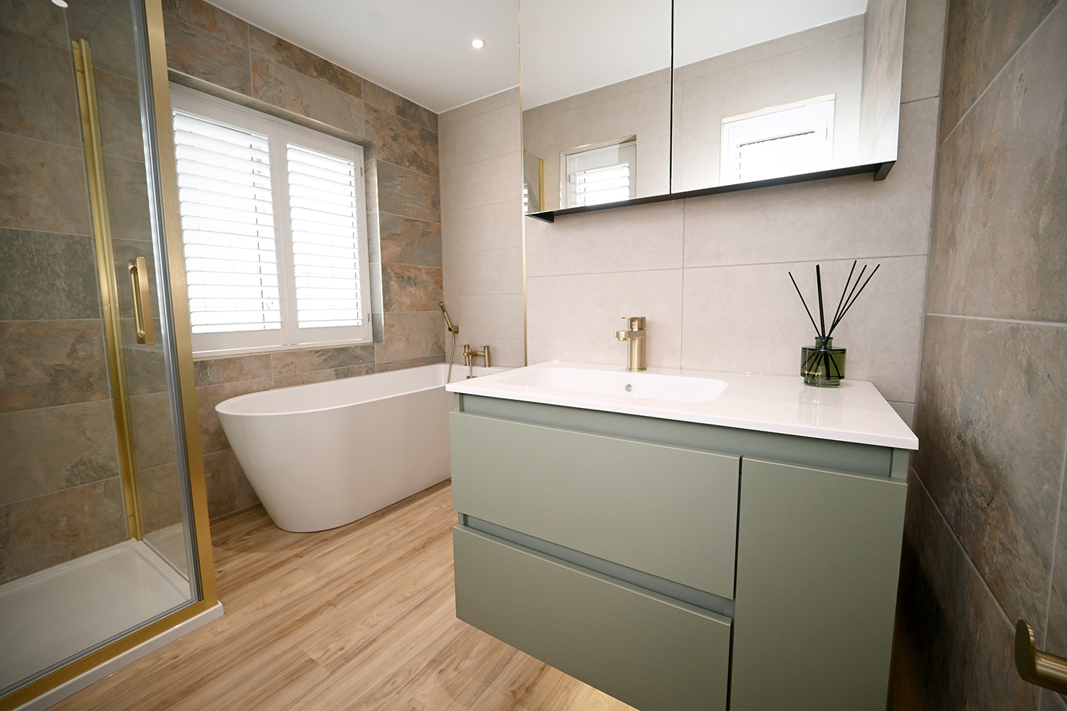 Lilliput – Natural, Textured Family Bathroom